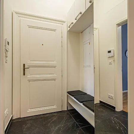 Stylish In Gastronomic Area Apartment *